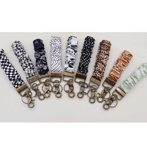 Scrunchie Wristlet Keychain Bag Purse Charm Leopard Print - Picture 3 of 4